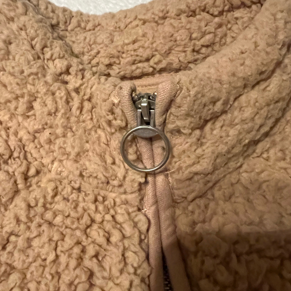 Hollister Women’s Tan Teddy Bear Jacket in a Sherpa fleece Material - Picture 3 of 7